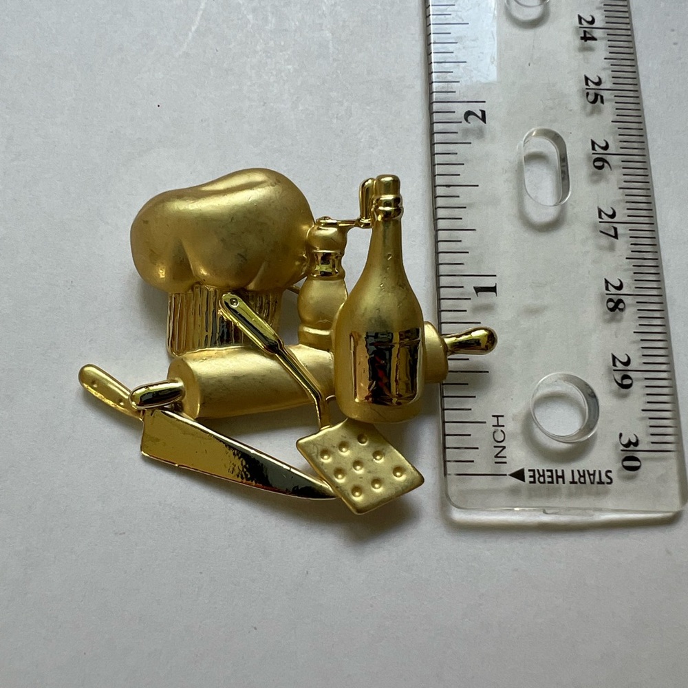 AJC Vintage Chef Brooch - Gold Tone - Picture 8 of 8